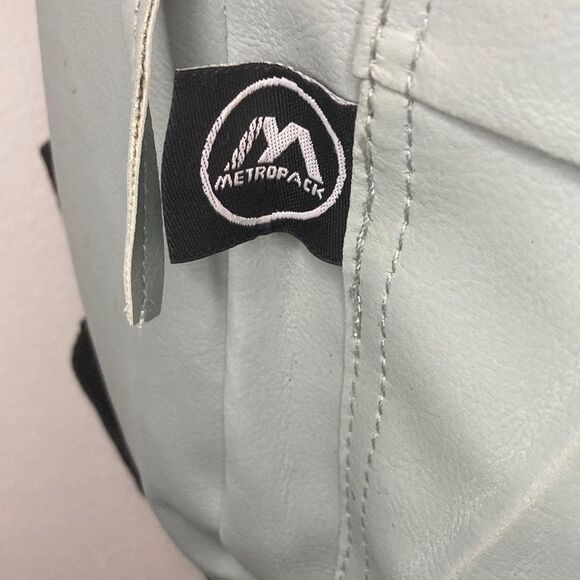 MetroPack Backpack Green - Picture 2 of 6